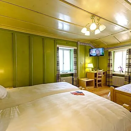 Otel Centrale, Typically Swiss